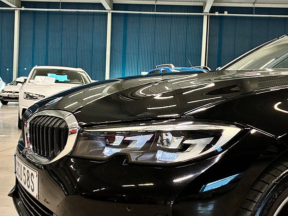 BMW 330e 10 of 28