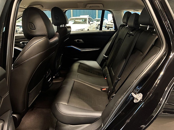 BMW 330e 17 of 28