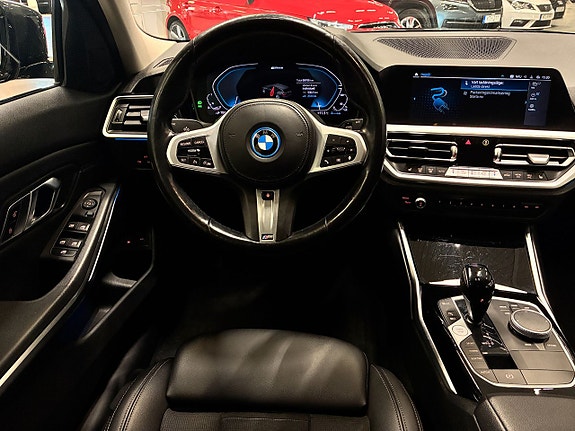 BMW 330e 20 of 28