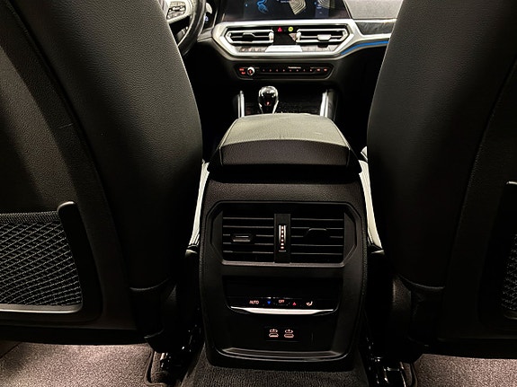 BMW 330e 18 of 28