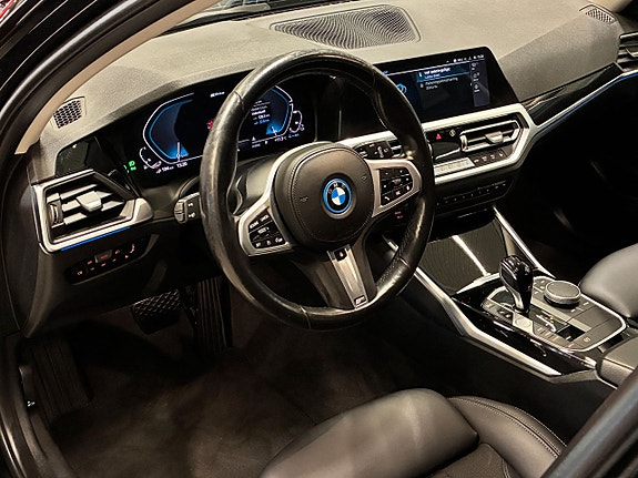 BMW 330e 16 of 28