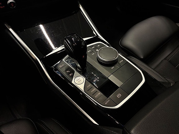 BMW 330e 22 of 28