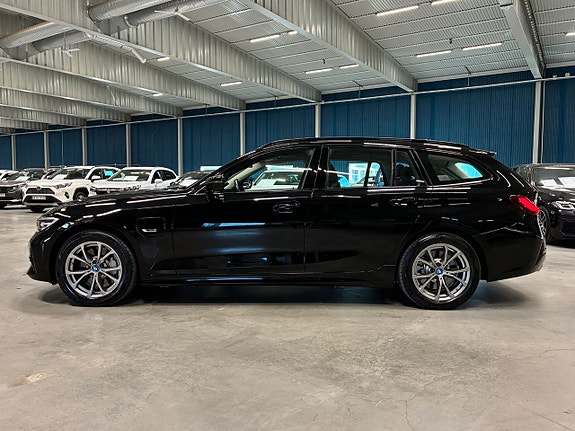 BMW 330e 8 of 28