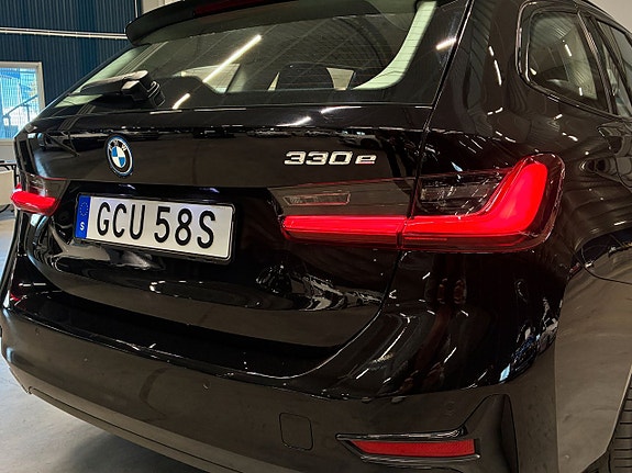 BMW 330e 12 of 28
