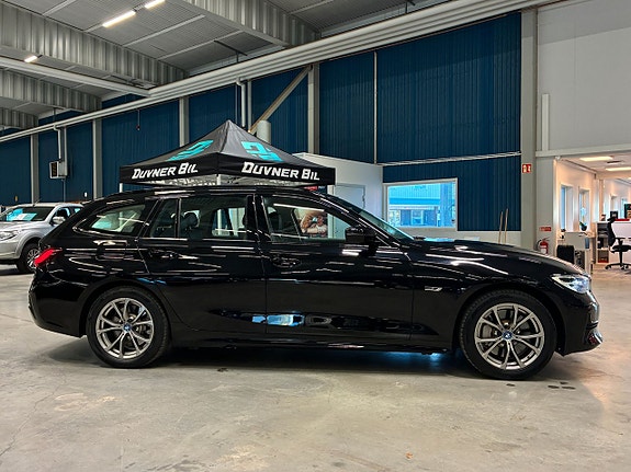 BMW 330e 4 of 5