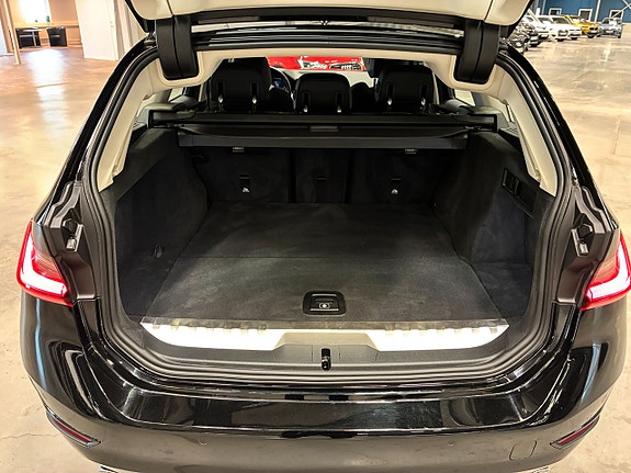 BMW 330e 13 of 28
