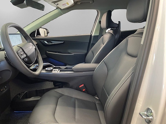 Kia EV6 8 of 16