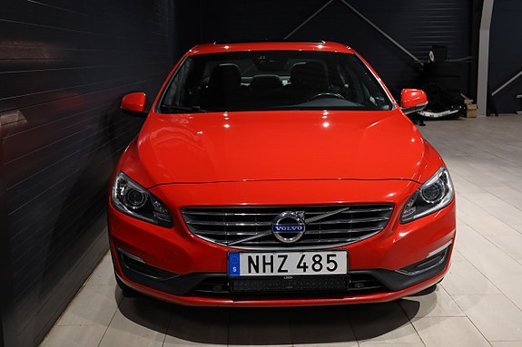 Volvo S60 2 of 5