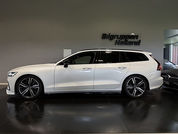 Volvo V60 2 of 5
