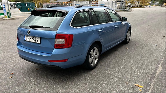 Skoda Octavia 2 of 5
