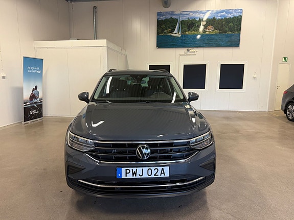 Volkswagen Tiguan 3 of 5