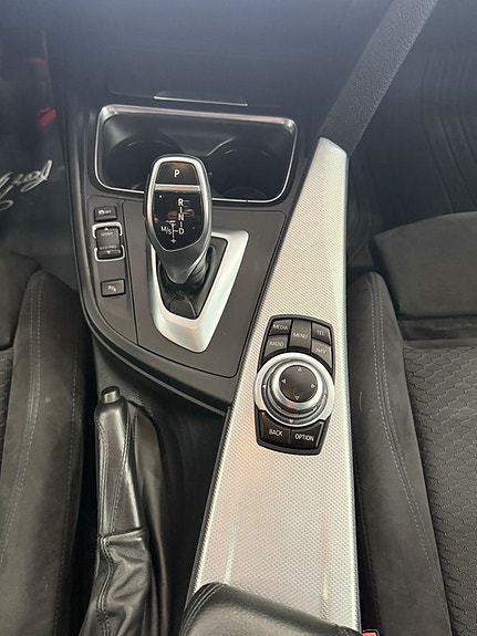 BMW 320 11 of 17