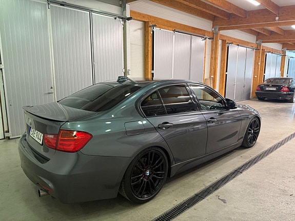 BMW 320 14 of 17