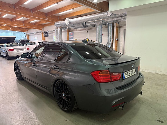 BMW 320 13 of 17