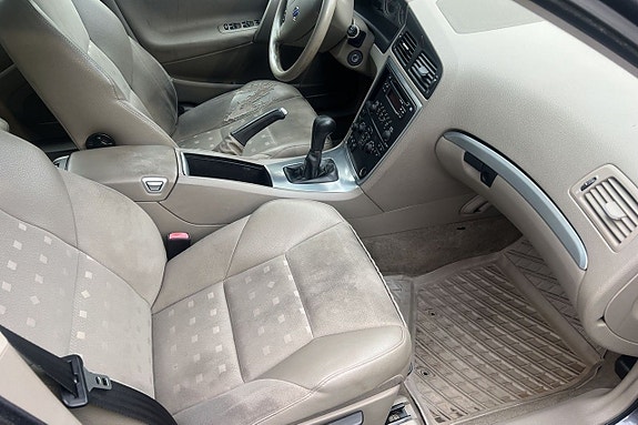 Volvo V70 13 of 23