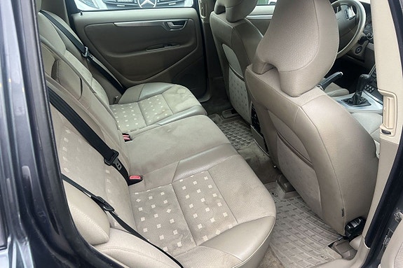 Volvo V70 15 of 23