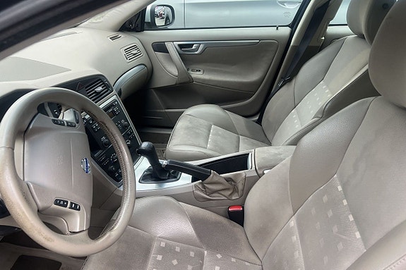 Volvo V70 11 of 23