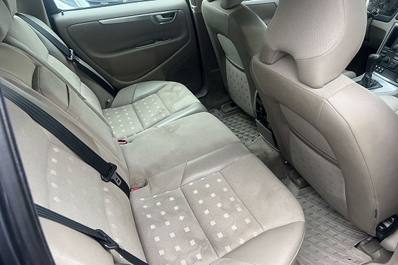 Volvo V70 14 of 23