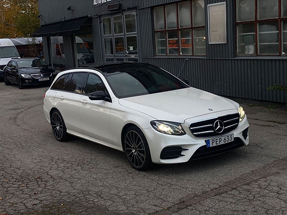 Mercedes-Benz E220 2 of 5