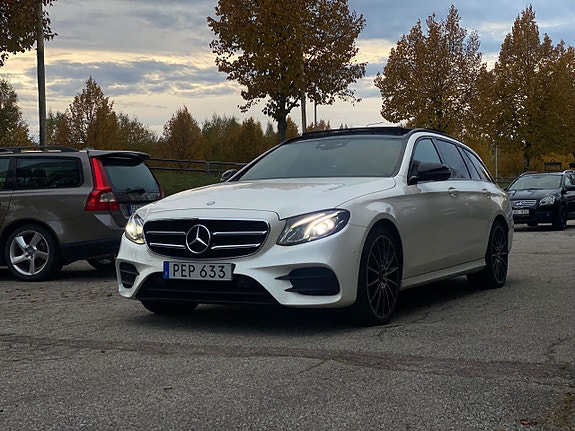 Mercedes-Benz E220 4 of 5