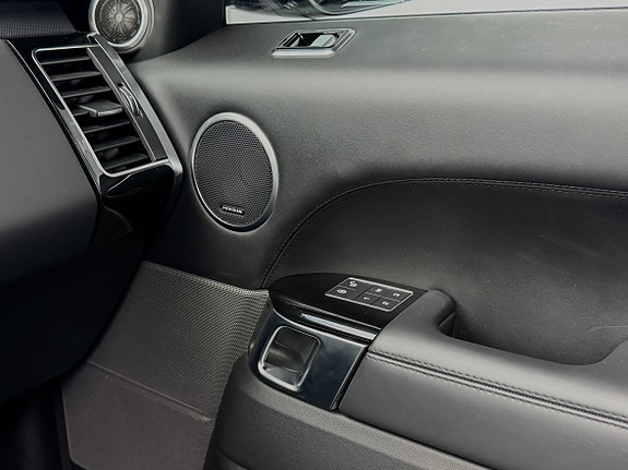 Land Rover Range Rover Sport 13 of 18
