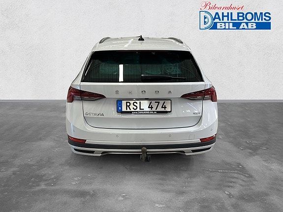 Skoda Octavia Scout 4 of 5