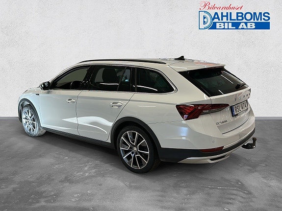 Skoda Octavia Scout 3 of 5