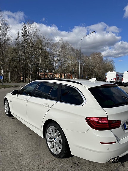 BMW 520d 4 of 5