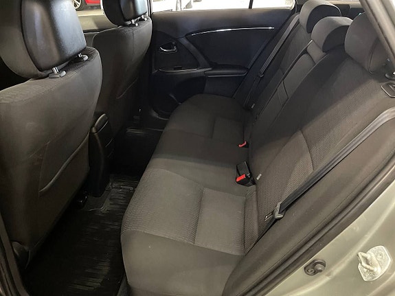 Toyota Avensis 8 of 13