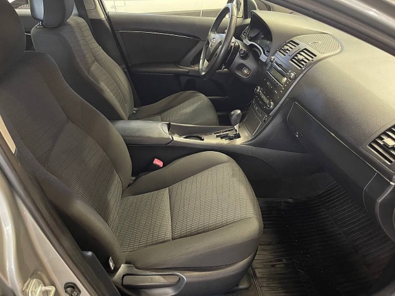 Toyota Avensis 9 of 13