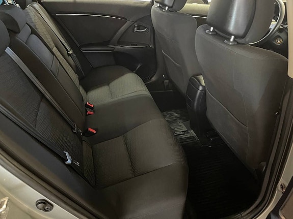 Toyota Avensis 10 of 13