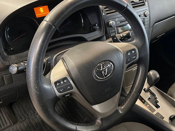 Toyota Avensis 11 of 13