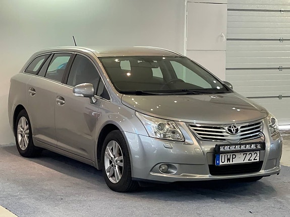 Toyota Avensis 3 of 5
