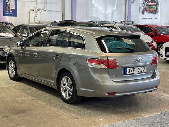Toyota Avensis 5 of 5