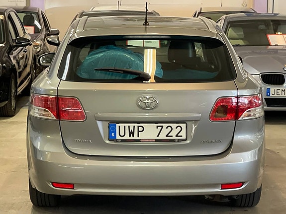 Toyota Avensis 13 of 13