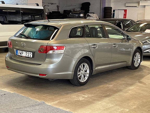 Toyota Avensis 4 of 5