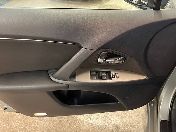 Toyota Avensis 7 of 13