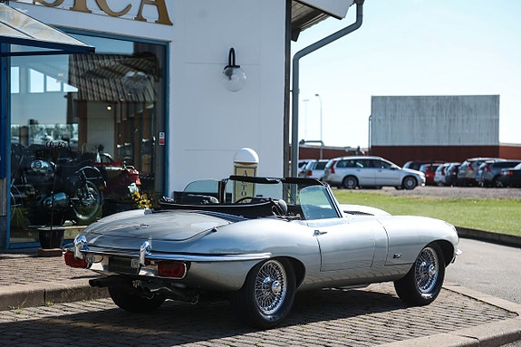 Jaguar E-TYPE 8 of 18