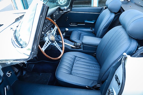 Jaguar E-TYPE 16 of 18