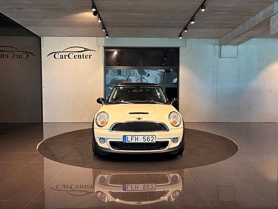 MINI Cooper S 8 of 17