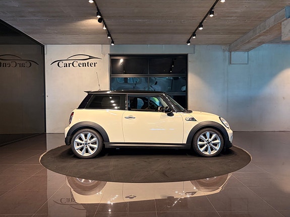 MINI Cooper S 10 of 17