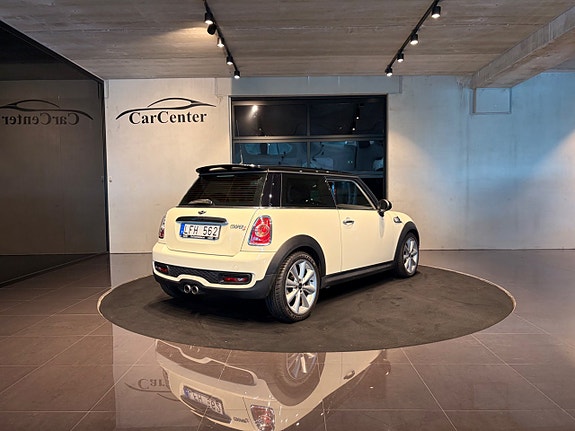 MINI Cooper S 6 of 17