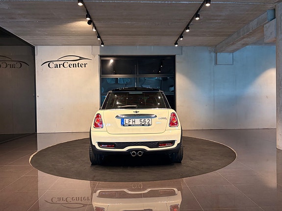 MINI Cooper S 9 of 17