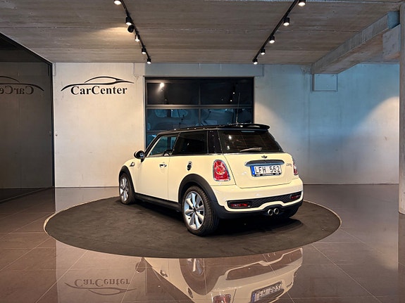 MINI Cooper S 7 of 17