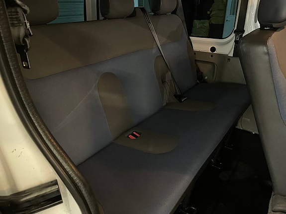 Renault Trafic 10 of 13