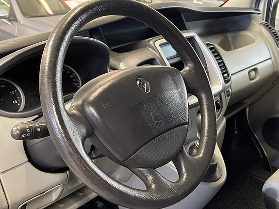 Renault Trafic 11 of 13