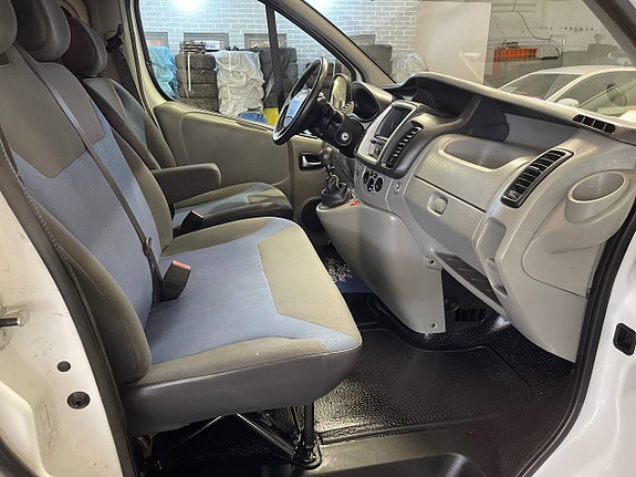 Renault Trafic 8 of 13