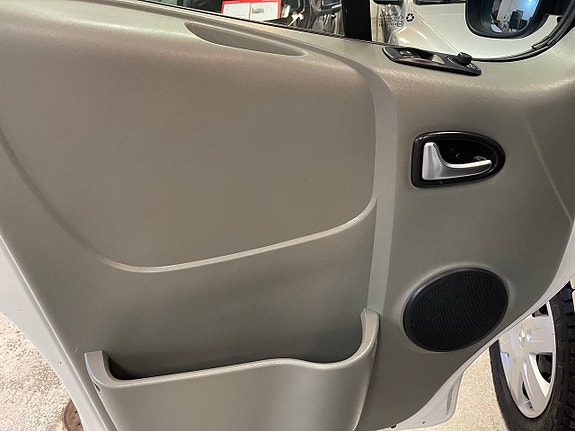 Renault Trafic 7 of 13