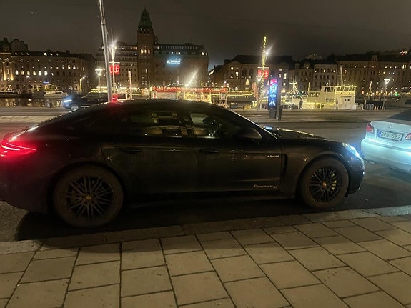 Porsche Panamera 2 of 4