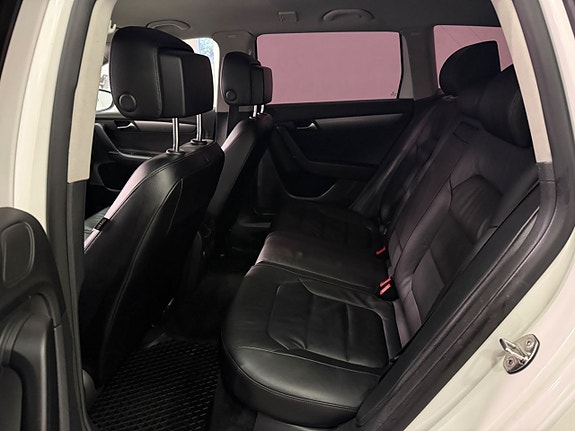 Volkswagen Passat 12 of 18